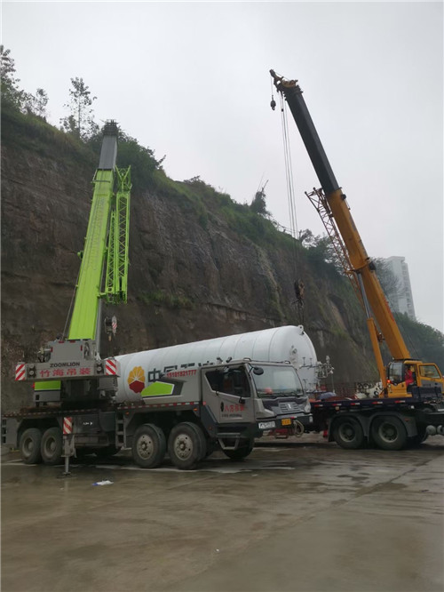 琼中县“不怕风雨冻”—— 吊车的 “恶劣环境适应” 技术